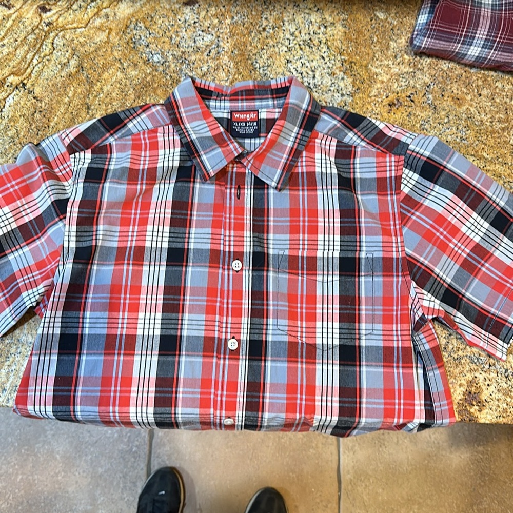 Bundle Wrangler button downs - Picture 4 of 5